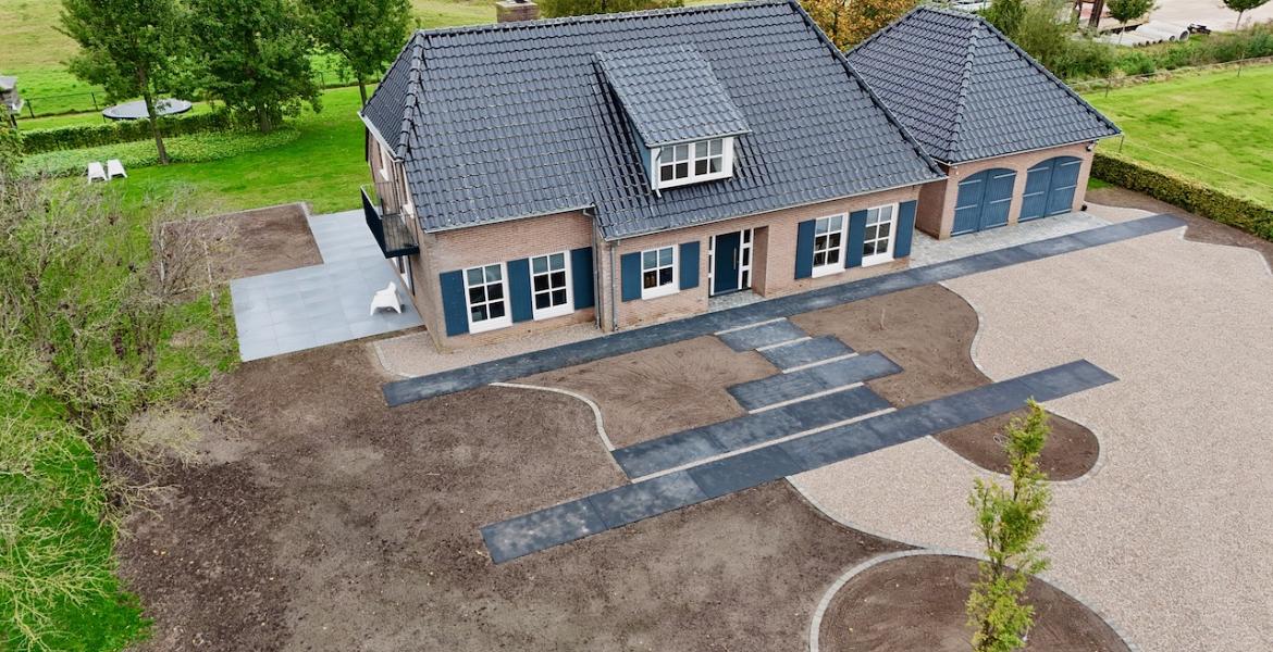 Sfeervolle Buitenruimte met klassieke kinderkoppen