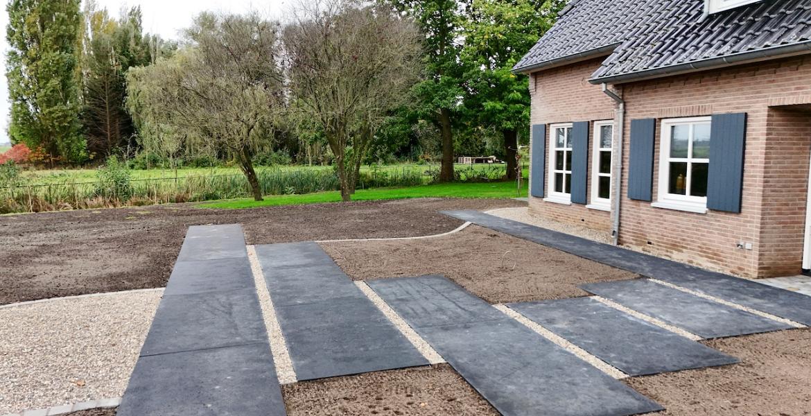 Sfeervolle Buitenruimte met klassieke kinderkoppen