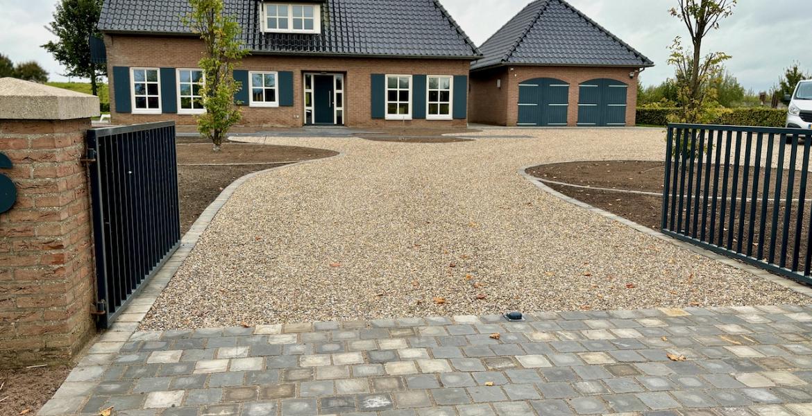 Sfeervolle Buitenruimte met klassieke kinderkoppen