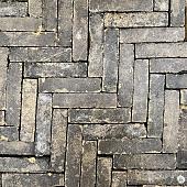 Oude gebakken waalformaten Geel Bunschoten (op pallets)