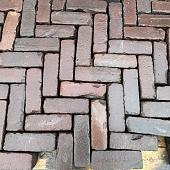 Oude gebakken dikformaten Berlijn (op pallets)