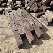 Oude gebakken dikformaten Deventer rood-paars (op pallets)