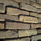 Oude gebakken waalformaten Bergh (op pallets)