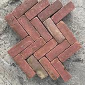 Partij 73: Oude gebakken Dikformaten rood (op pallets)