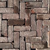 Oud gebakken dikformaten beek (op pallets)