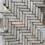 Oude gebakken waalformaten Bentelo (op pallets) (gevelstenen)