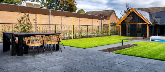 Betontegels 60x60 in de tuin en terras