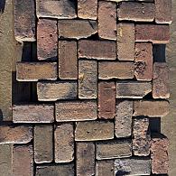 Oude gebakken keiformaten Miste (op pallets)