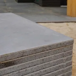 betontegels met keramiek  op zand