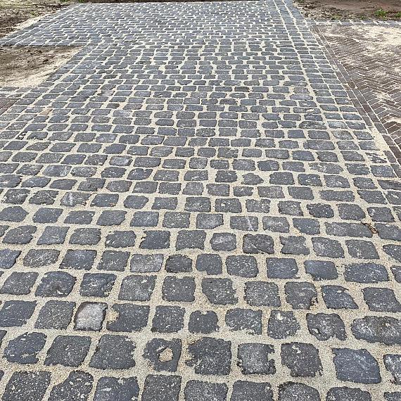 Lava Basalt 14x14 (per stuk)