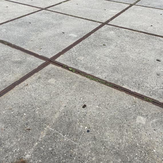Gebruikte betonplaat 200x200x14 met hoeklijn B-keus