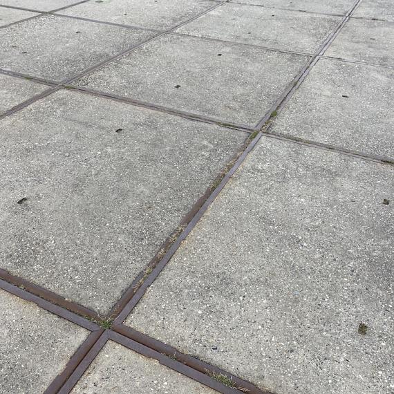 Gebruikte betonplaat 200x200x14 met hoeklijn B-keus