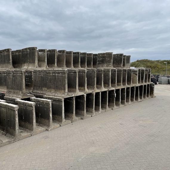 Keerwand gebruikt 110x60x65 Grijs, hoogte x lengte x voet in cm