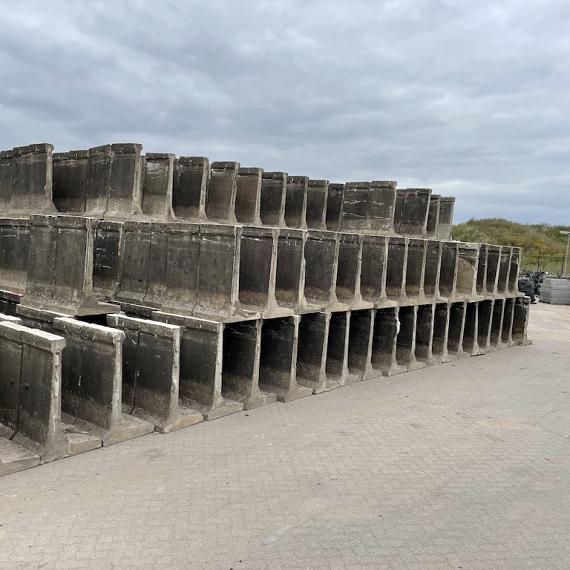 Keerwand gebruikt 120x60x65 Grijs, hoogte x lengte x voet in cm