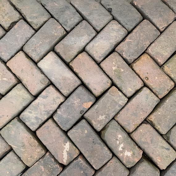 Oude gebakken keiformaten Doesburg (op pallets)