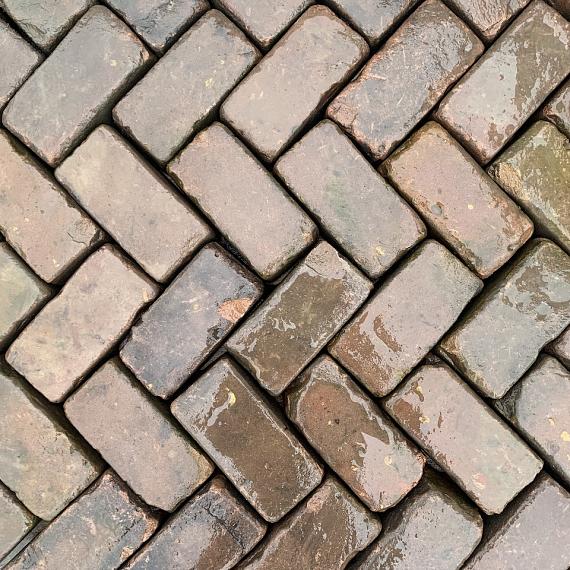 Oude gebakken keiformaten Doesburg (op pallets)