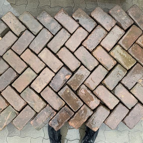 Oude gebakken keiformaten Doesburg (op pallets)
