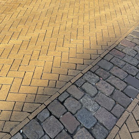 Oude gebakken keiformaten Noord (op pallets)