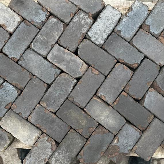 Oude gebakken keiformaten Leek (op pallets)