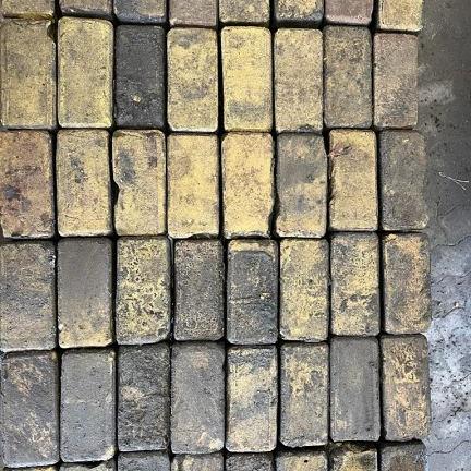 Oude gebakken keiformaten Tiel Brons (op pallets)