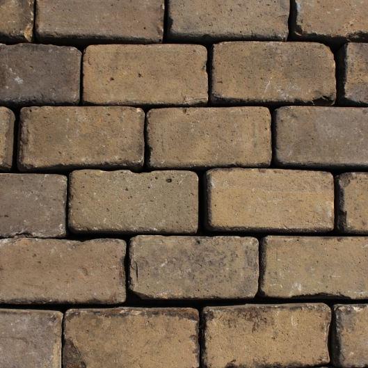 Oude gebakken keiformaten Engbergen (op pallets)