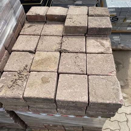Gebruikte betonklinkers, 21x21x8 cm heide rood (op pallets)