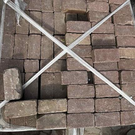 Partij 57: Oude gebakken Dikformaten rood (op pallets)