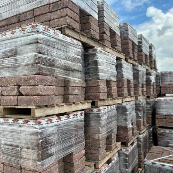Gebruikte betonklinkers, 21x21x8 cm heide rood (op pallets)