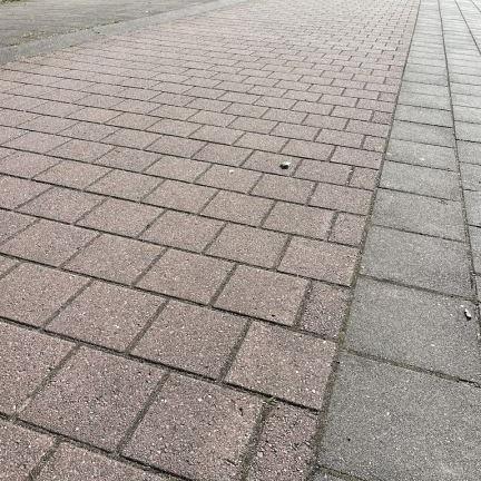 Gebruikte betonklinkers, 21x21x8 cm rood (op pallets)