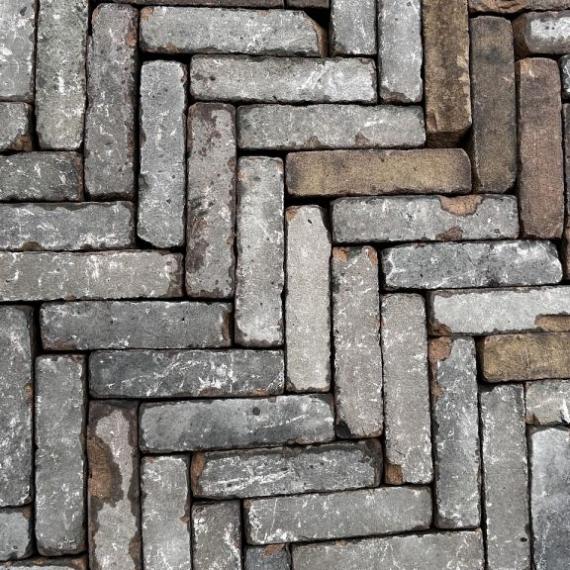 Oude gebakken waalformaten Lobith (op pallets)