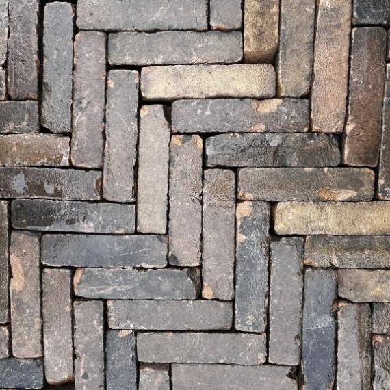 Oude gebakken waalformaten Lobith (op pallets)