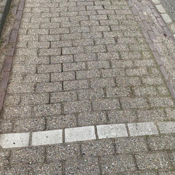 Gebruikte betonklinkers 21x10,5x7 cm op pallets