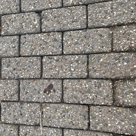 Gebruikte betonklinkers 21x10,5x7 cm op pallets