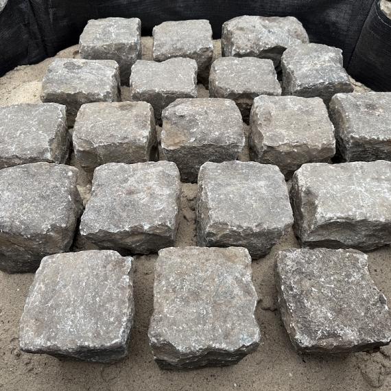 Belgische Porfier Kinderkoppen 16x16 gemêleerd in bigbags á 150 st.