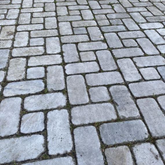 Gebruikte marmeren straatstenen, 20x10x en 10x10x5, losgestort