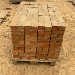Oude gebakken keiformaten Vianen (op pallets)