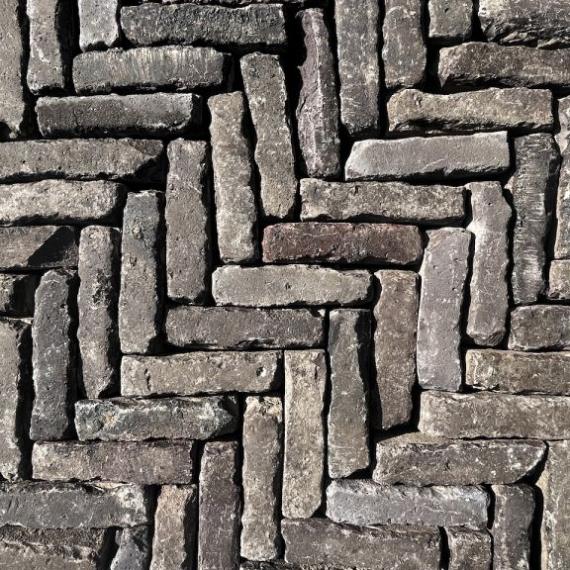 Oud gebakken waalformaten bruin paars (op pallets)
