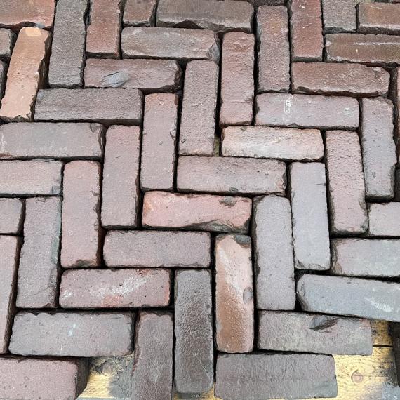 Oude gebakken dikformaten Berlijn (op pallets)