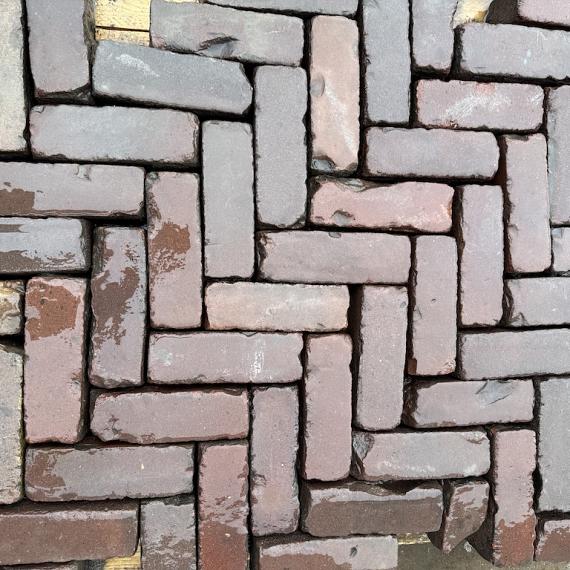 Oude gebakken dikformaten Berlijn (op pallets)