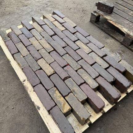 Oude gebakken dikformaten Deventer genuanceerd (op pallets)