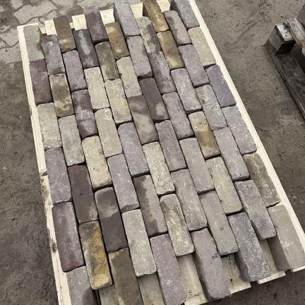 Oude gebakken dikformaten Deventer genuanceerd (op pallets)