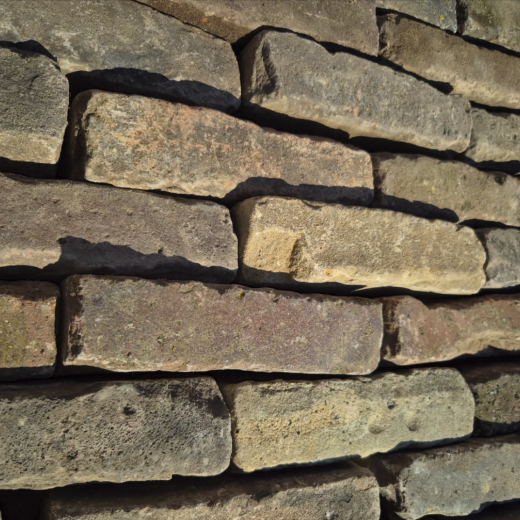 Oude gebakken waalformaten Bergh (op pallets)