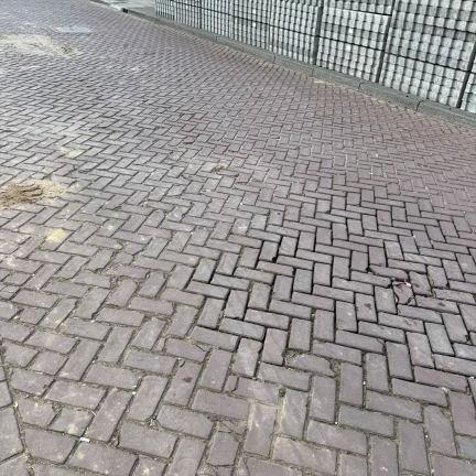 Oud gebakken keiformaat Zuidspoor (op pallets)