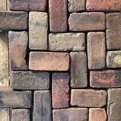 Oude gebakken keiformaten Miste (op pallets)