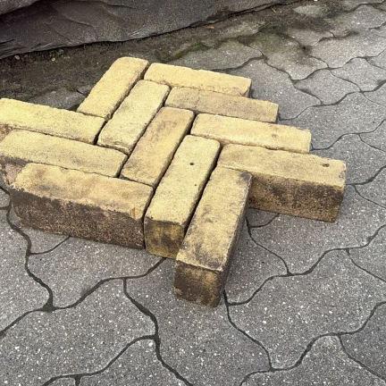 Oude gebakken dikformaten Tiel Oker (op pallets)