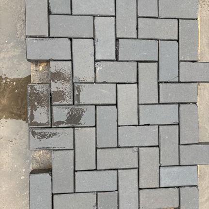 Oude gebakken keiformaten Nimma (op pallets)