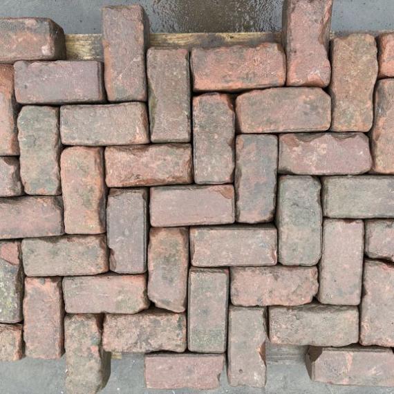 Oude gebakken keiformaten Limmen rood (op pallets)