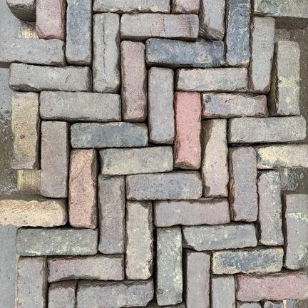 Oude gebakken dikformaten Kekerdom (op pallets)