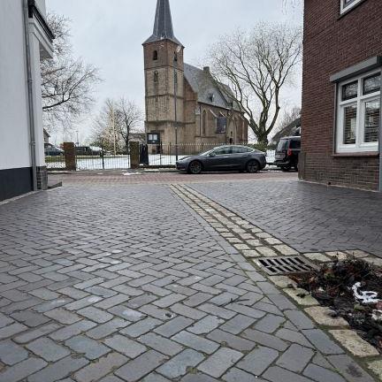 Oude gebakken keiformaten Nimma (op pallets)