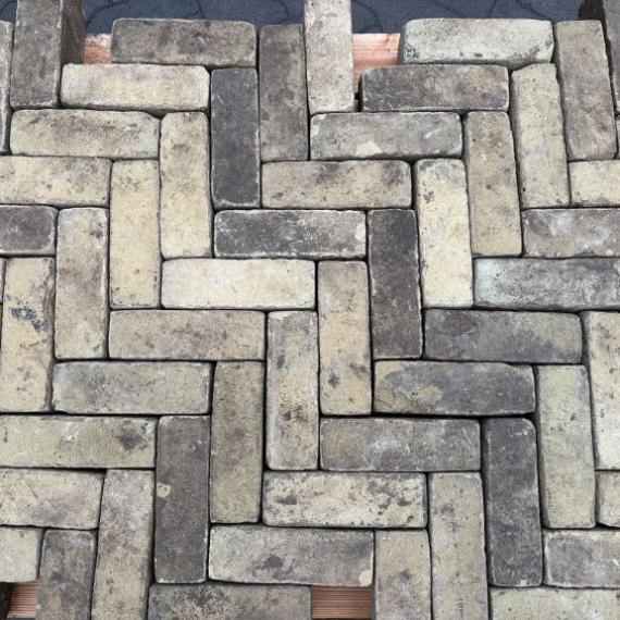 Oude gebakken dikformaten Tiel Oker (op pallets)